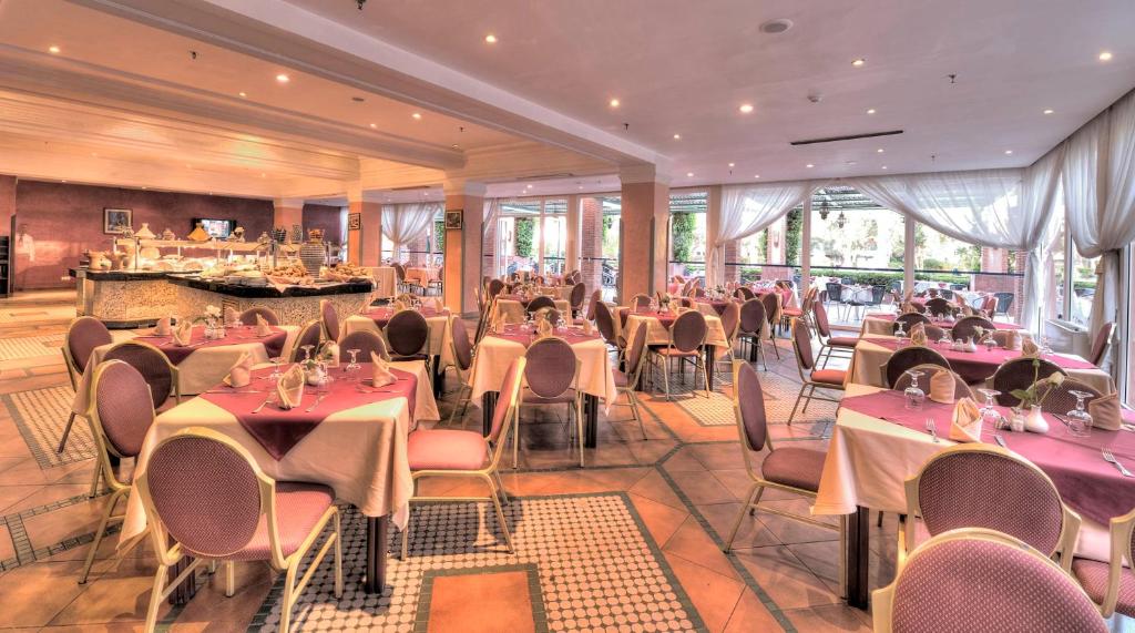 Restaurace v ubytování Kennedy Hospitality Resort