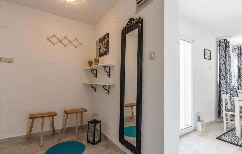 Fotografie z fotogalerie ubytování Two-Bedroom Holiday Home In Privlaka-Sabunike v destinaci Nin