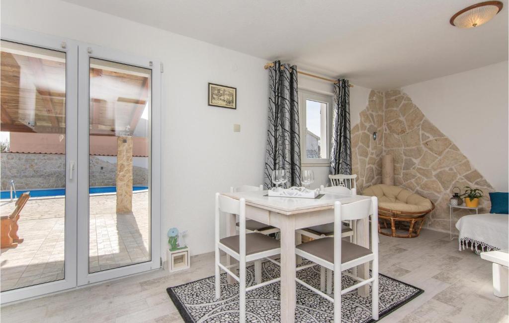 Koupelna v ubytování Two-Bedroom Holiday Home In Privlaka-Sabunike