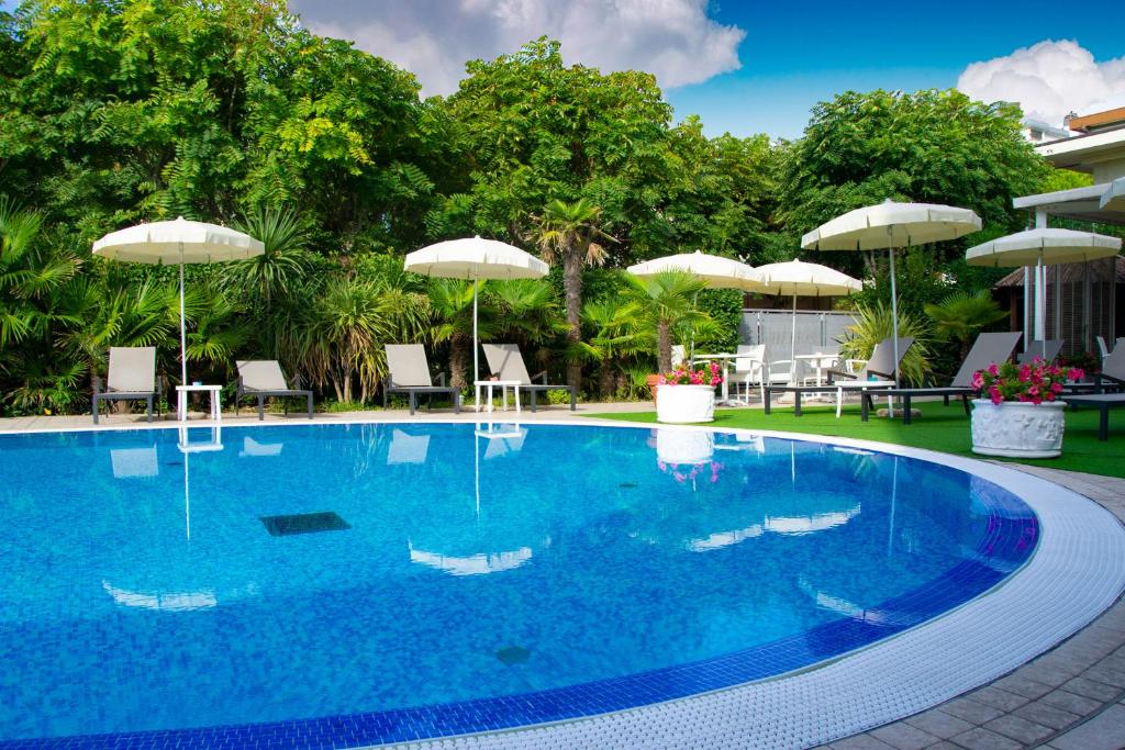 Bazén v ubytování Hotel Helios nebo v jeho okolí