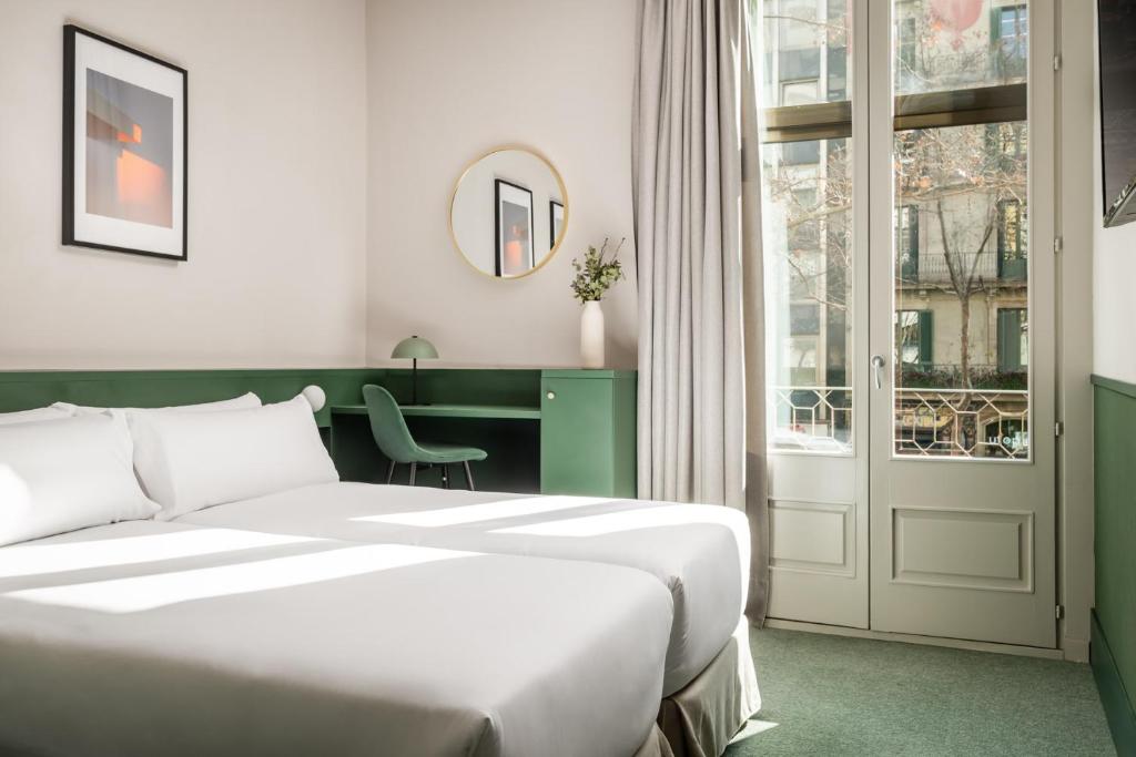 
Twin Room with City View
