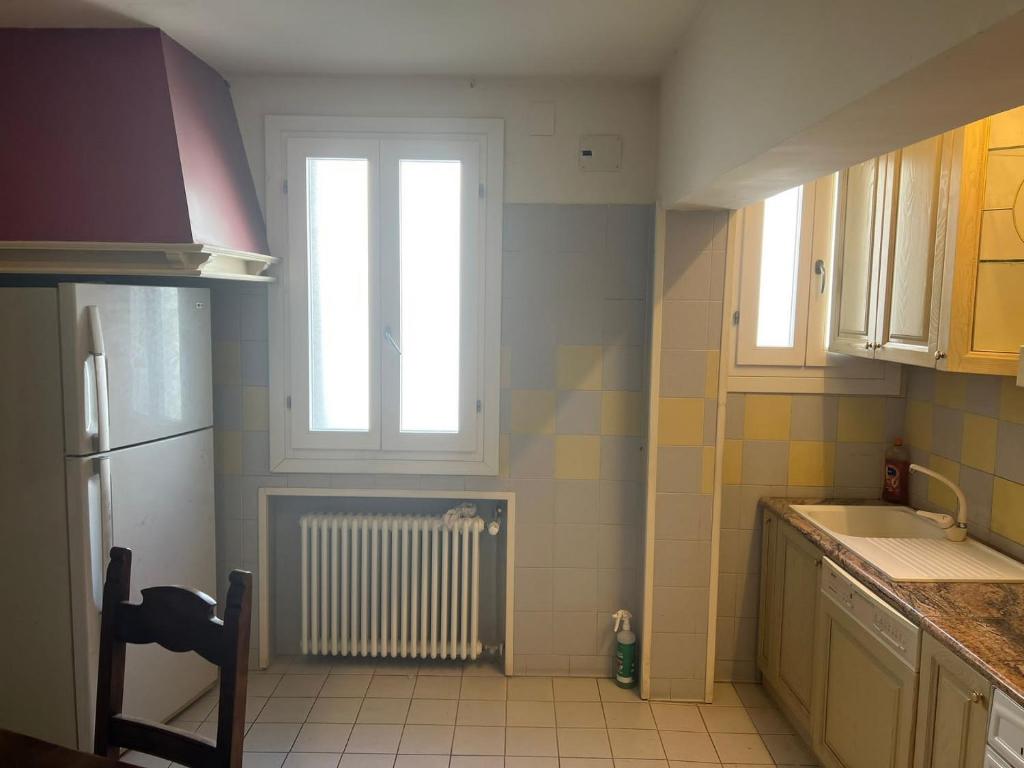 Kuchyň nebo kuchyňský kout v ubytování FORESTERIA SOCIALE VENICE SAN MARCO by NEW GENERATION HOSTEL