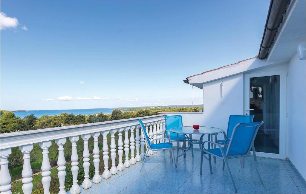 a balcony with a table and chairs and the ocean at Nice Apartment In Stinjan With Kitchen in Štinjan