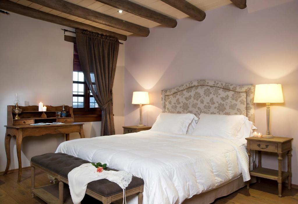 Postel nebo postele na pokoji v ubytování Aberratio Boutique Hotel