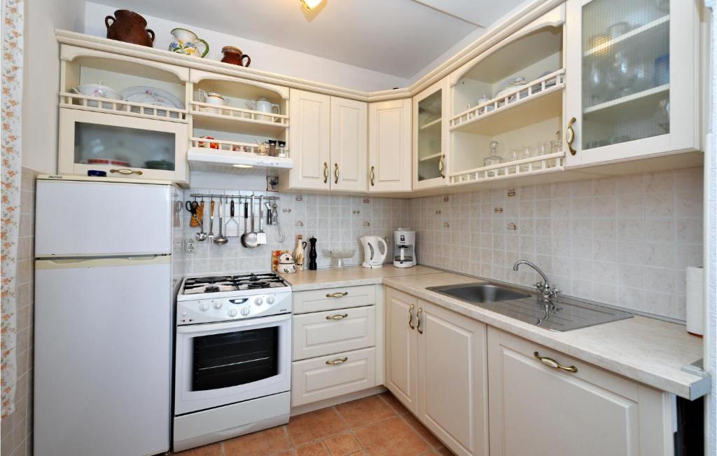 Kuchyň nebo kuchyňský kout v ubytování Apartment Stara Riva L-531