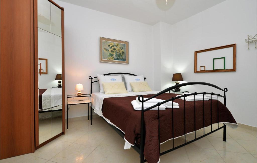 Postel nebo postele na pokoji v ubytování Apartment Stara Riva L-531