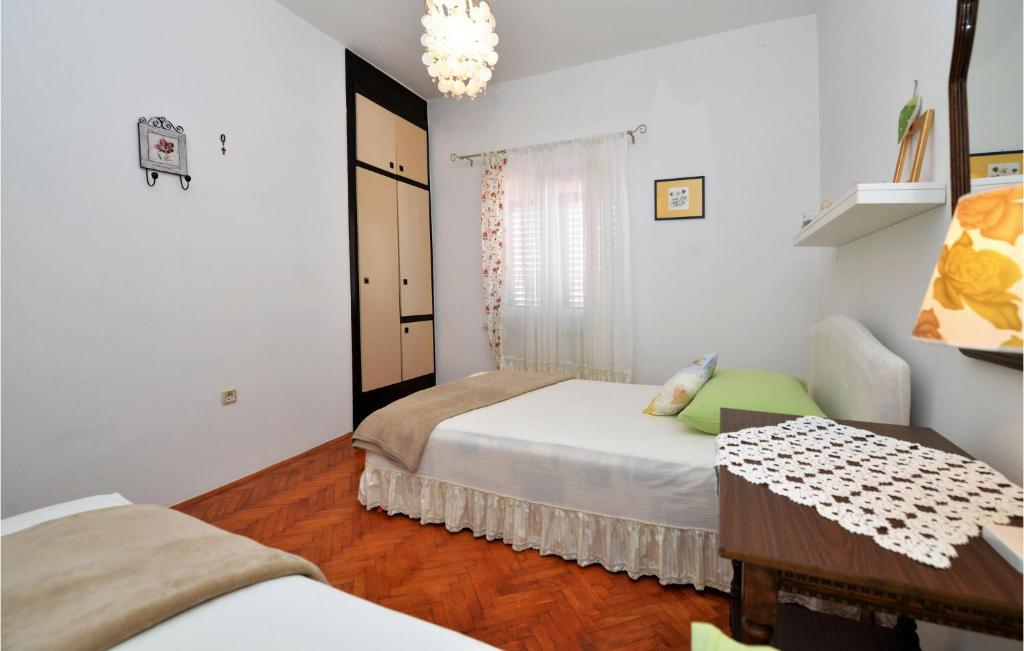 Postel nebo postele na pokoji v ubytování Apartment Stara Riva L-531