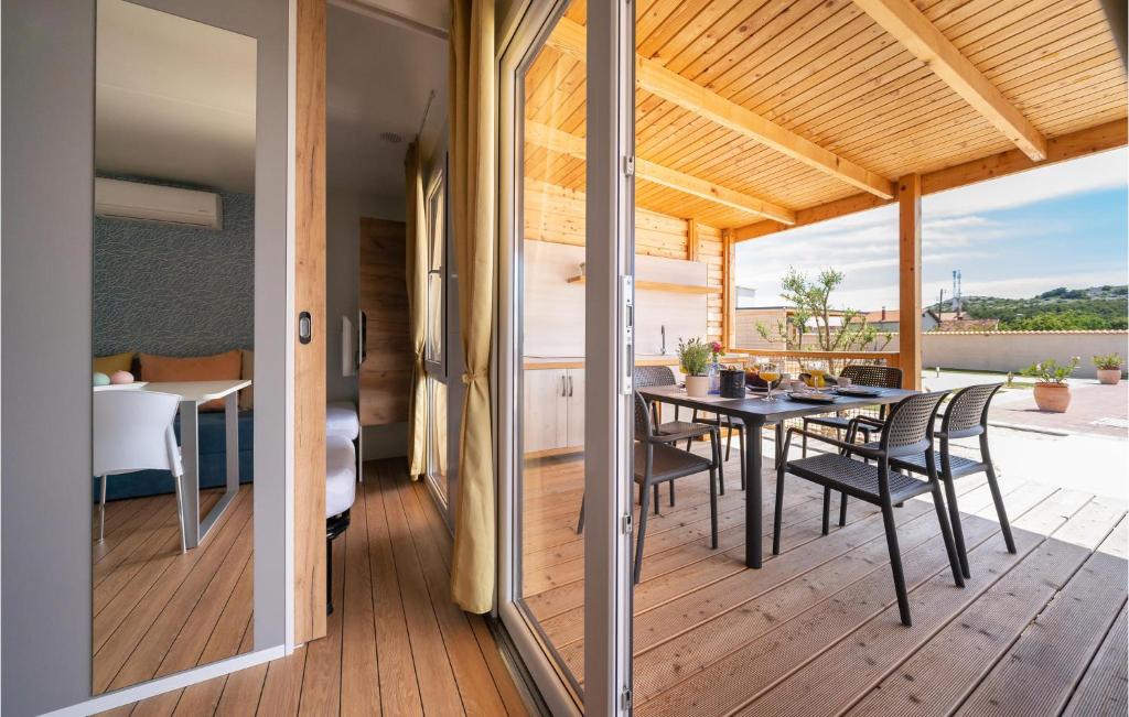 Balkón alebo terasa v ubytovaní 12 Bedroom Nice Home In Drage