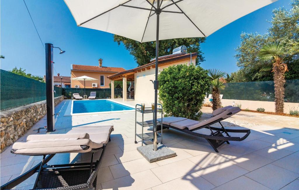 Basen w obiekcie Holiday Home Medulin Ii lub w pobliżu