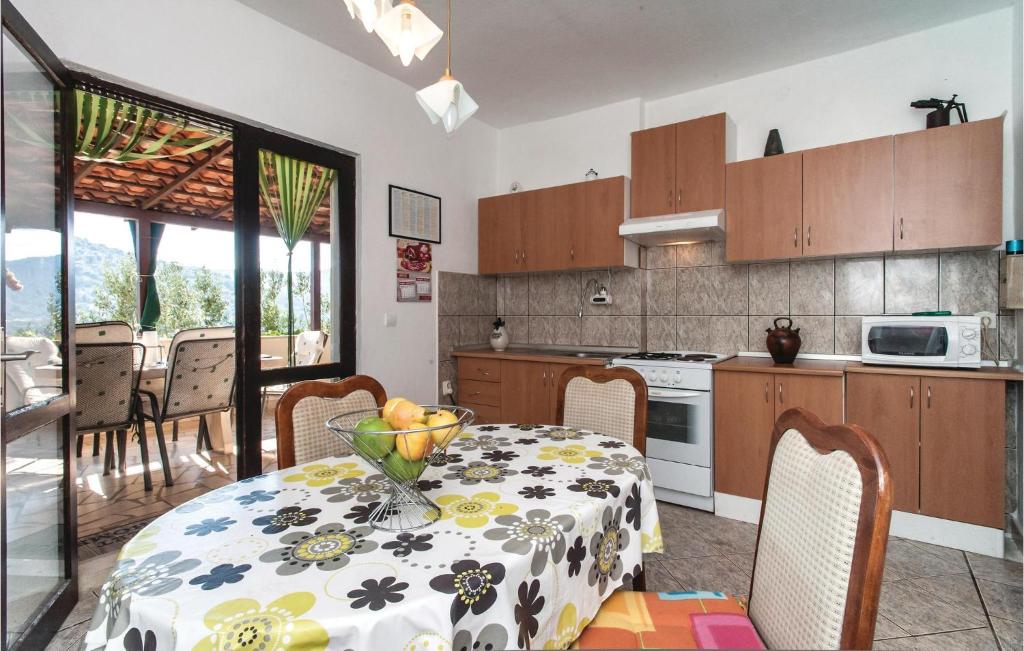 Kuchyňa alebo kuchynka v ubytovaní Holiday Home Put Seline Cr