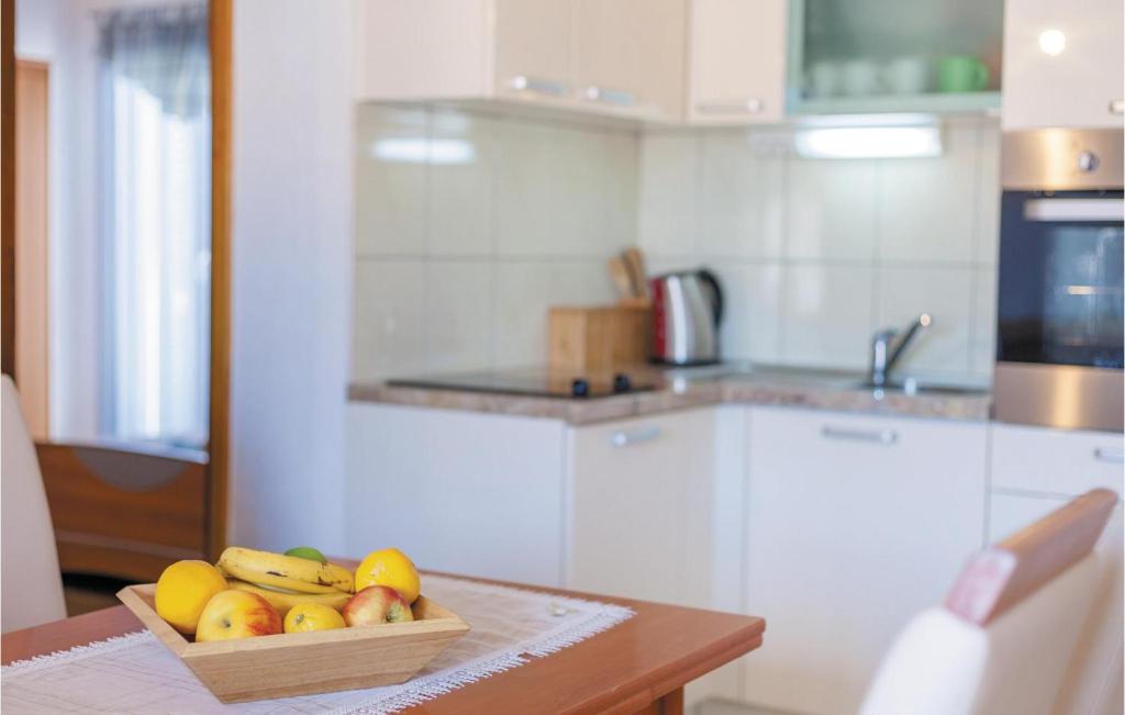 Kuchyňa alebo kuchynka v ubytovaní Apartment Trogir Sv,lazara