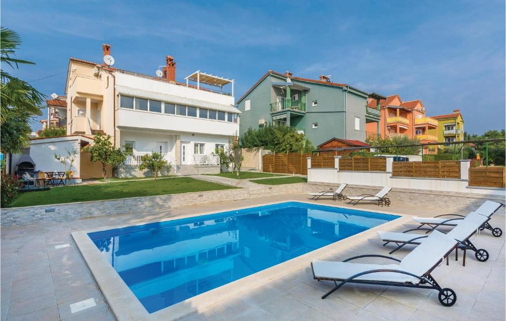 Cozy Apartment In Novigrad With Swimming Pool
