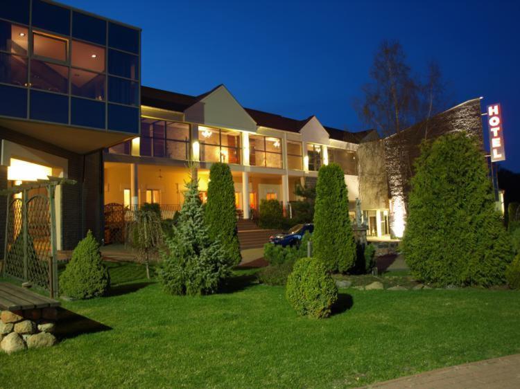 Vonkajšia záhrada v ubytovaní Hotel Kamiza