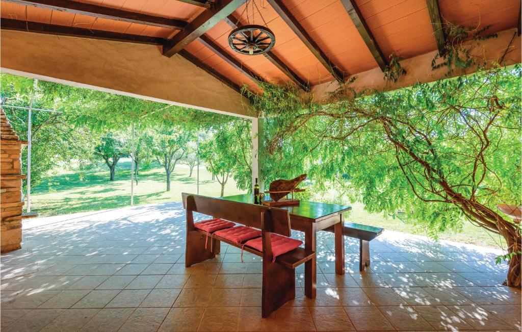 Zahrada ubytování Holiday Home Hrboki V