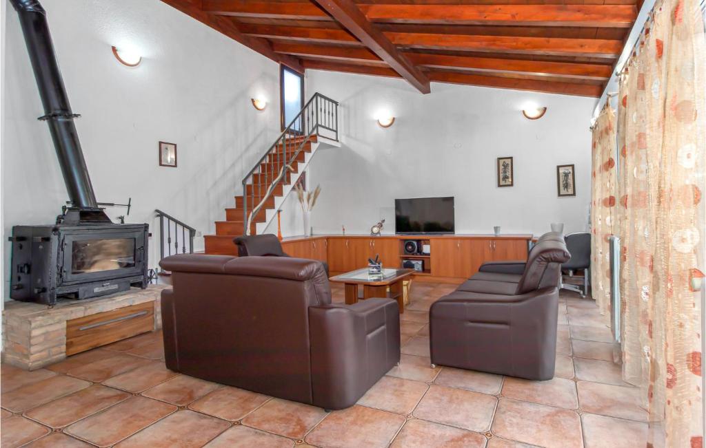 TV a/nebo společenská místnost v ubytování 3 Bedroom Cozy Home In Hreljin