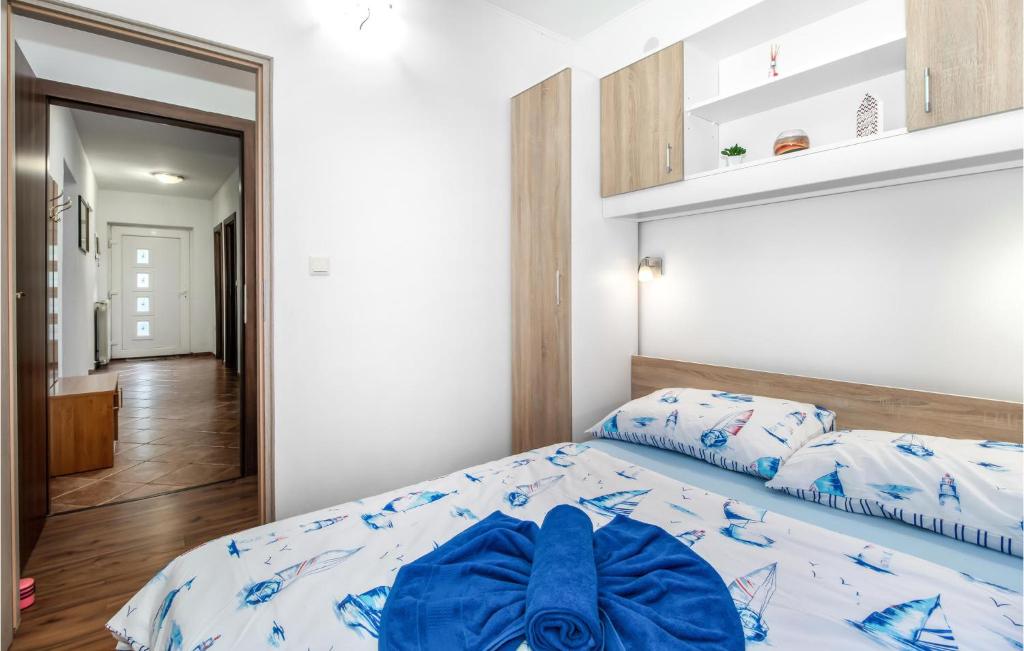 Postel nebo postele na pokoji v ubytování 3 Bedroom Cozy Home In Hreljin