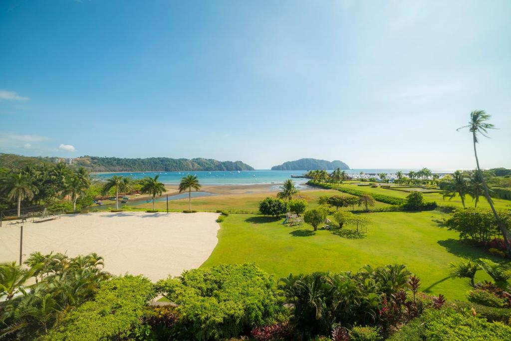 - Vistas a la playa desde el complejo en Los Suenos Resort Bella Vista 4A by Stay in CR, en Herradura