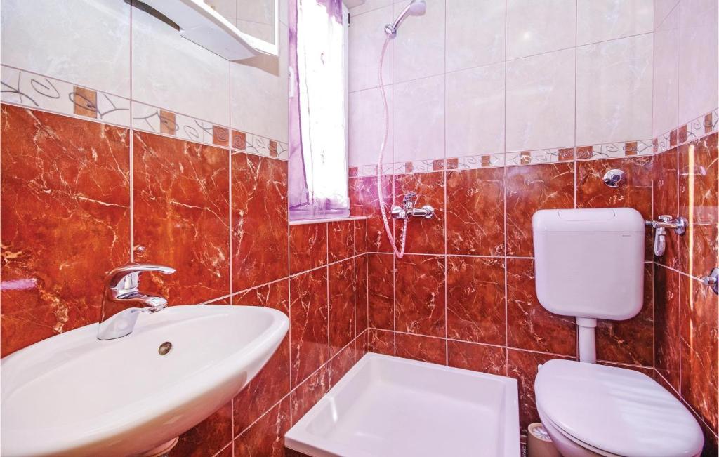 Fotografie z fotogalerie ubytování 2 Bedroom Cozy Apartment In Makarska v destinaci Makarska