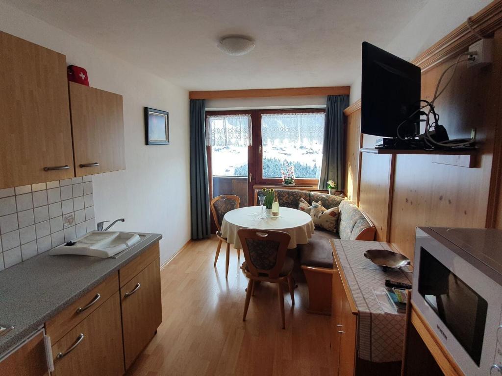Kuchyňa alebo kuchynka v ubytovaní Apartment in child-friendly surroundings