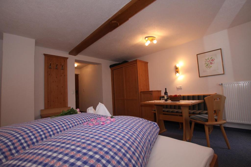 Postel nebo postele na pokoji v ubytování Gasthof zur Mühle