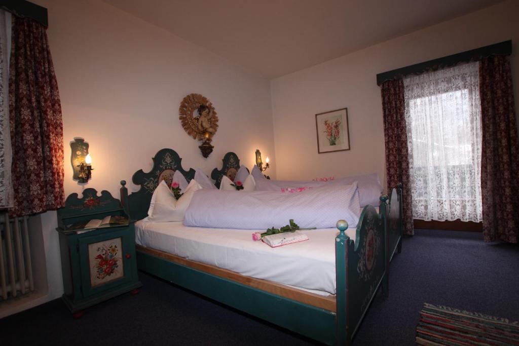 Postel nebo postele na pokoji v ubytování Gasthof zur Mühle