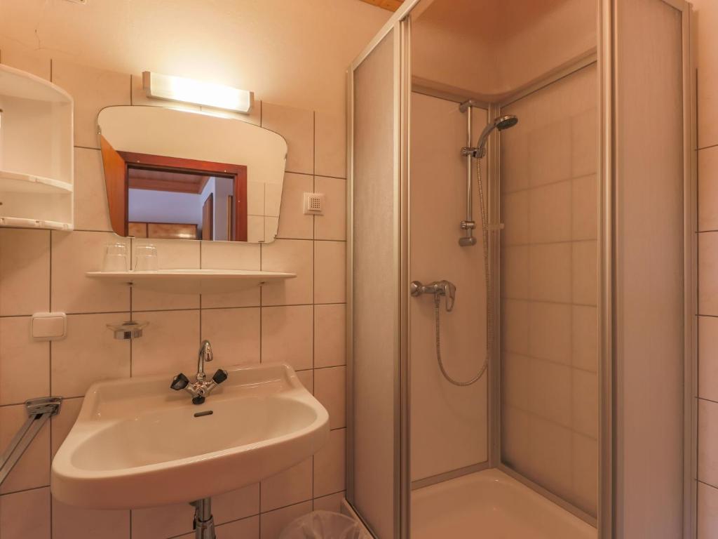 A bathroom at Rustic country house in Mittersill near ski area
