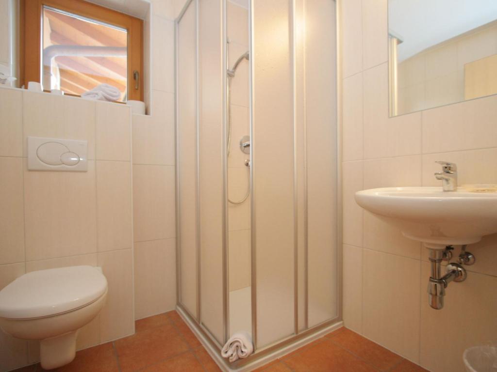 Kúpeľňa v ubytovaní Charming Apartment in Uderns with Balcony