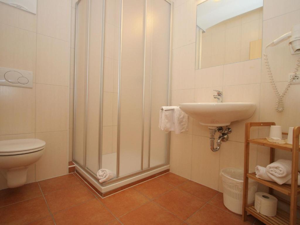 Kúpeľňa v ubytovaní Charming Apartment in Uderns with Balcony