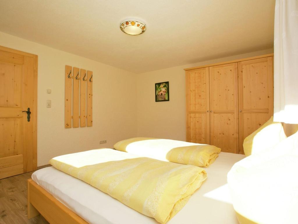 Posteľ alebo postele v izbe v ubytovaní Chalet with hot tub