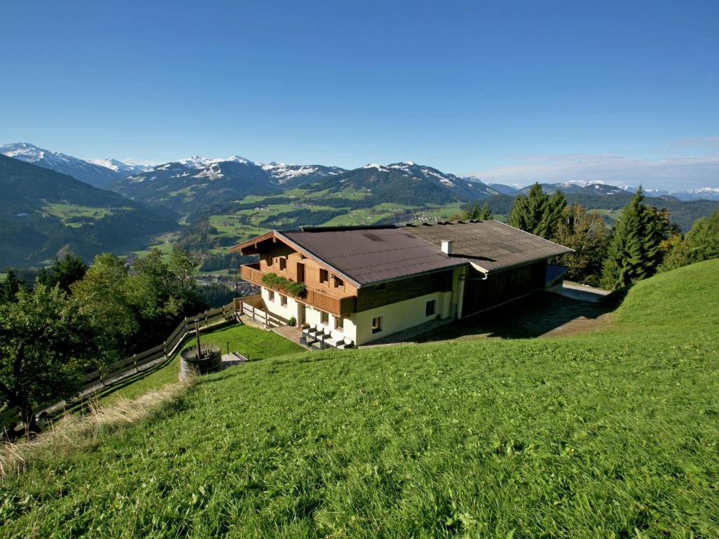 Pohľad z vtáčej perspektívy na ubytovanie Chalet in Hopfgarten in Brixental with hot tub