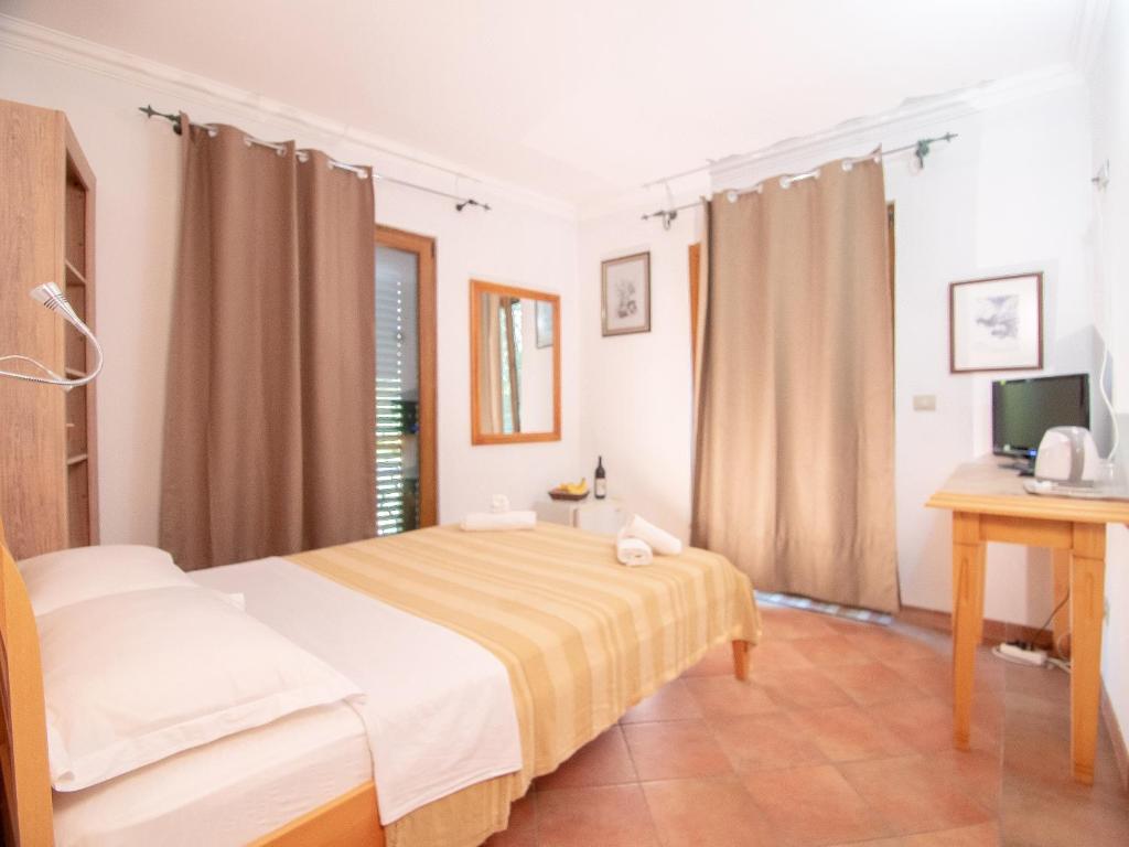 Postel nebo postele na pokoji v ubytování Apartments and Rooms Levantin Inn