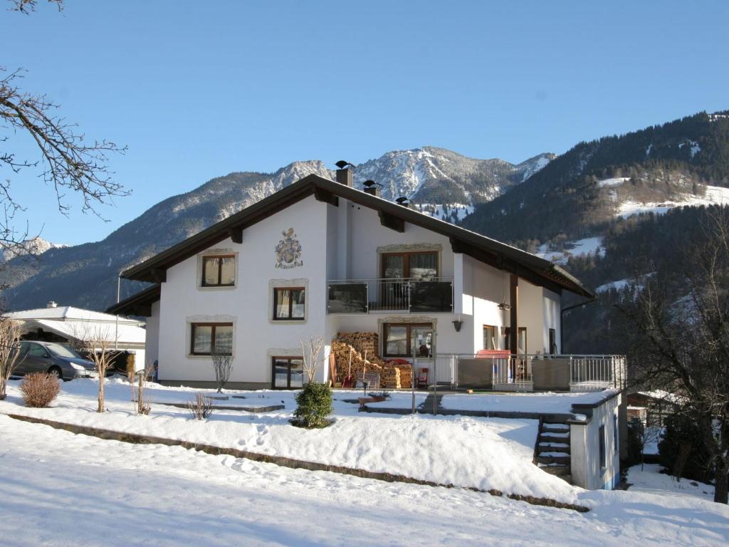 Cozy Apartment in Vandans with Shared Terrace (Österreich Vandans