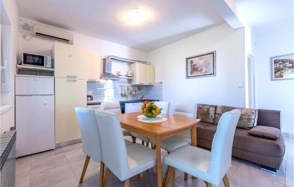 Kuchyňa alebo kuchynka v ubytovaní Apartment Kastel Stari 19