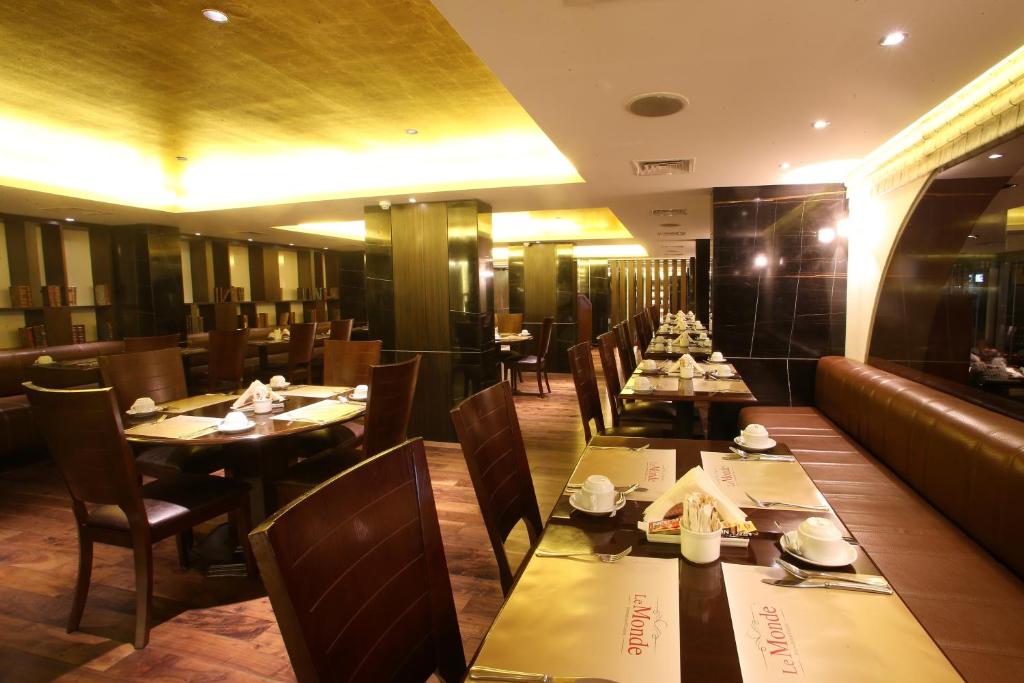 Restaurace v ubytování Lancaster Raouche Hotel