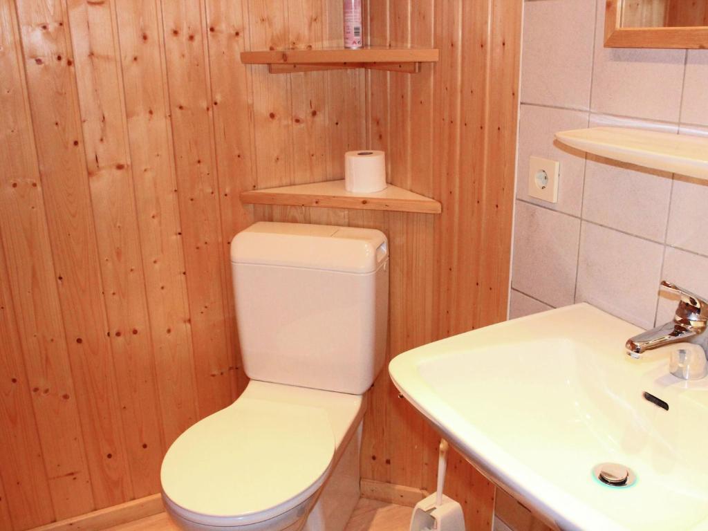 Koupelna v ubytování Holiday home in Sibratsgfäll in the Bregenzerwald
