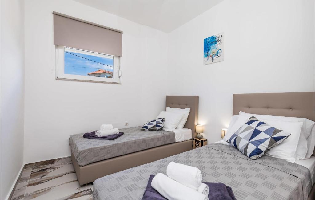 Posteľ alebo postele v izbe v ubytovaní 2 Bedroom Amazing Apartment In Rijeka