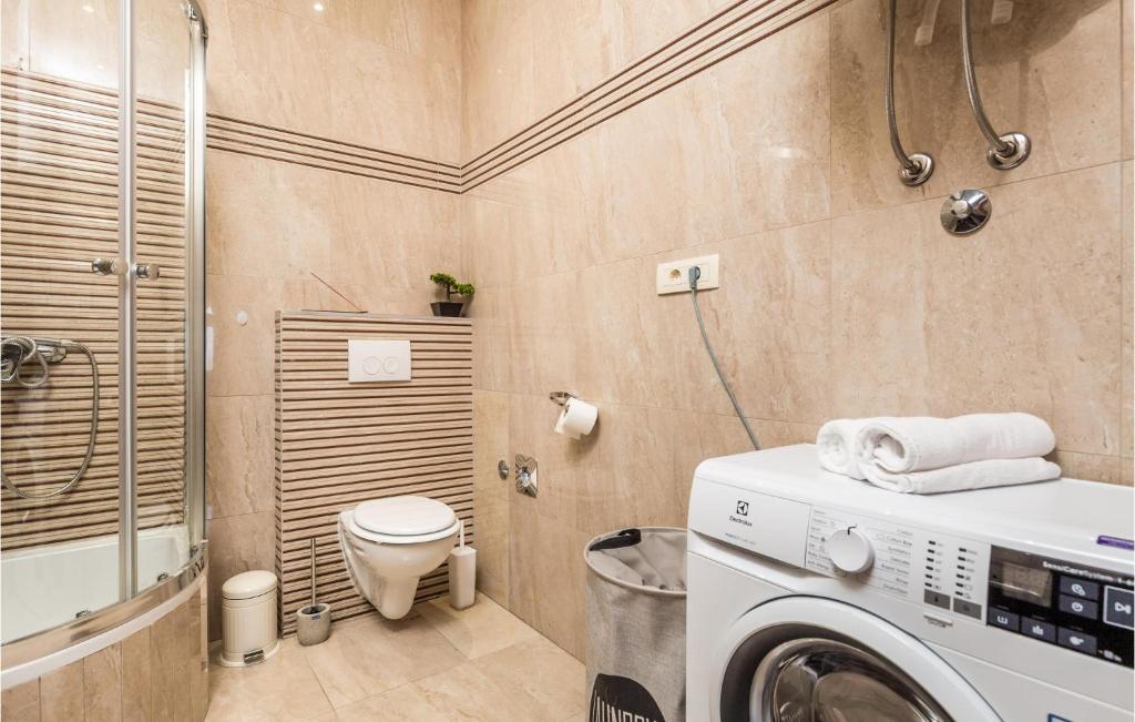 Kúpeľňa v ubytovaní 2 Bedroom Amazing Apartment In Rijeka