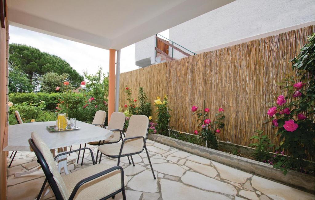 Holiday Home Skrapavac Ii Br Vi - Three-Bedroom Holiday Home
