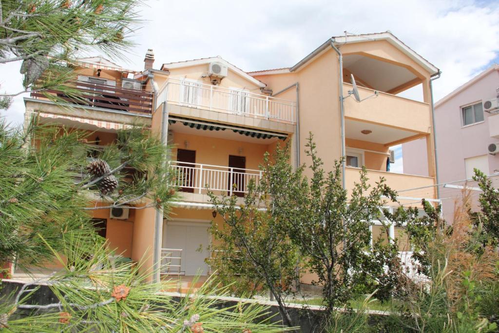 Budova, kde se apartmán nachází