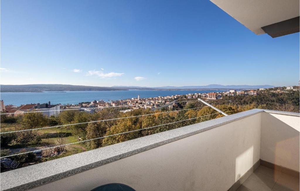 En balkong eller terrasse på Stunning Apartment In Crikvenica With Wifi