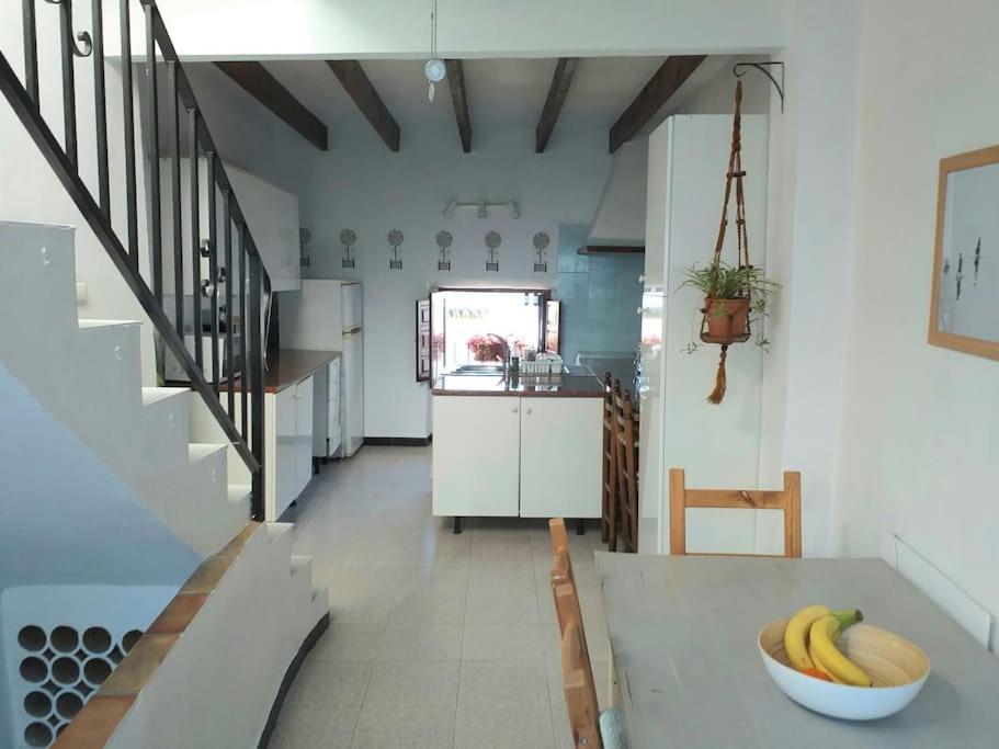 Quirky townhouse with a seaview roof terrace, Oliva ...