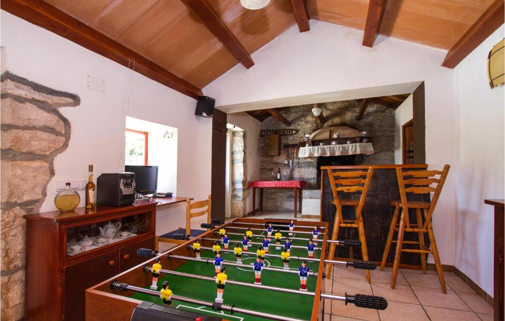 Pokój gier w obiekcie Holiday Home Breg V