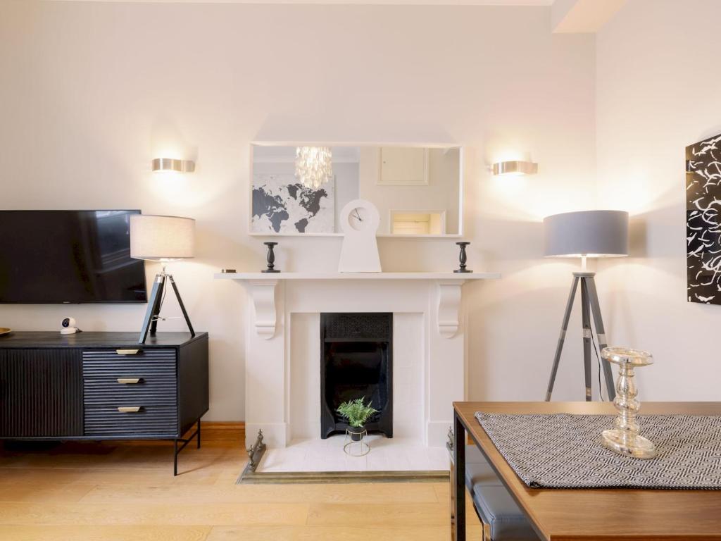 Pass the Keys Lovely 2-bedroom flat in Pimlico w outdoor patio