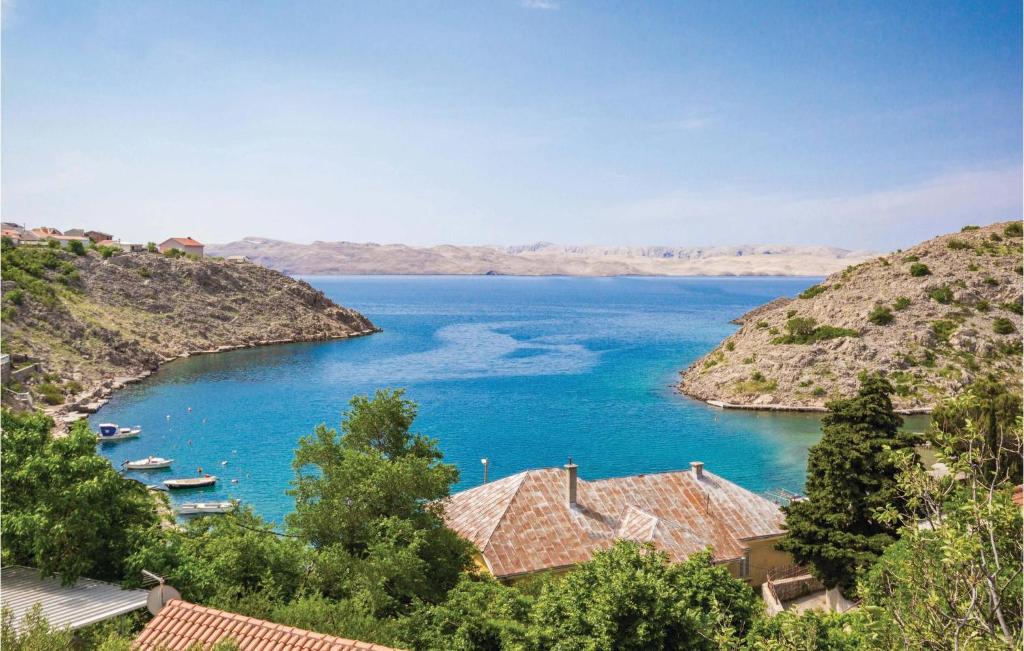 Amazing Apartment In Cesarica With Wifi