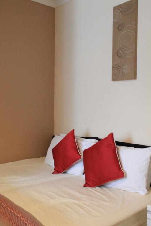 Skylark Guest House - Family Room