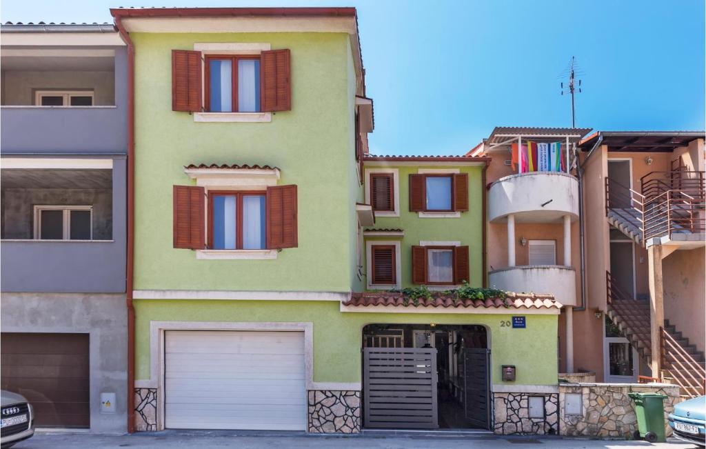 2 Bedroom Cozy Apartment In Pula
