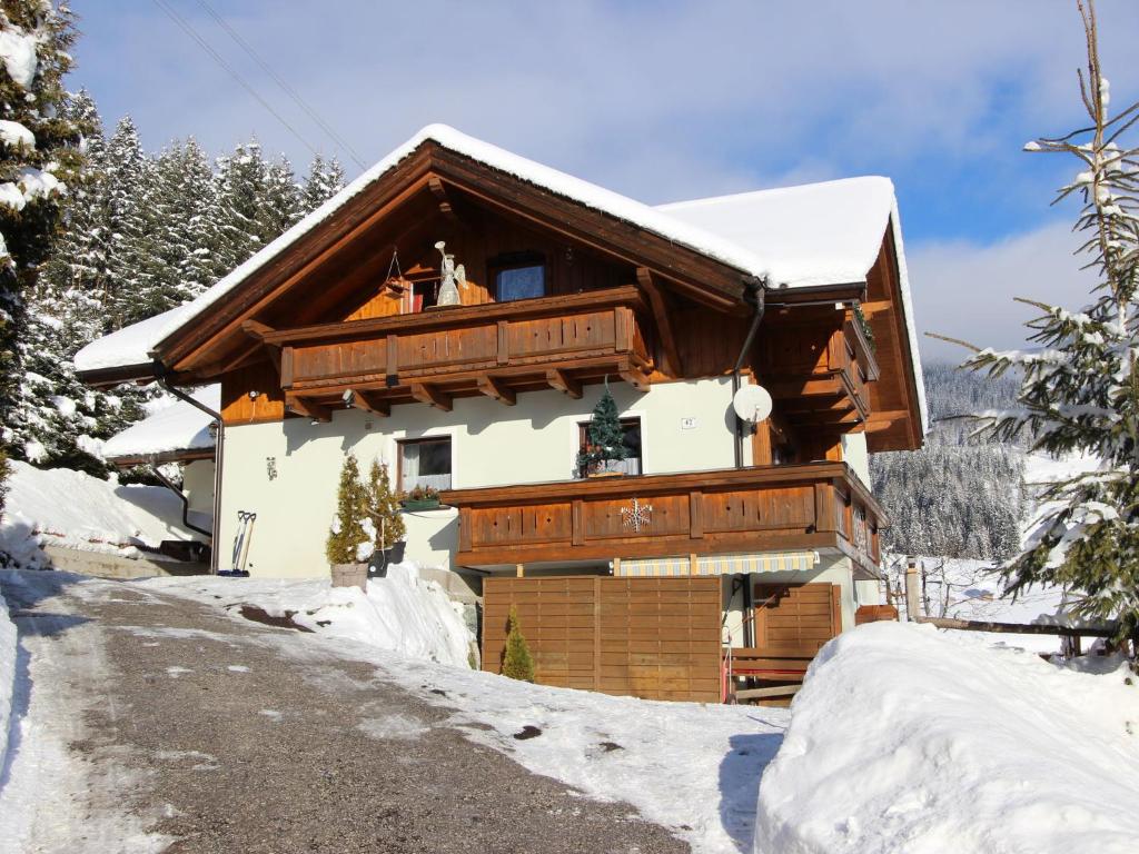Sunny holiday flat with balcony v zime