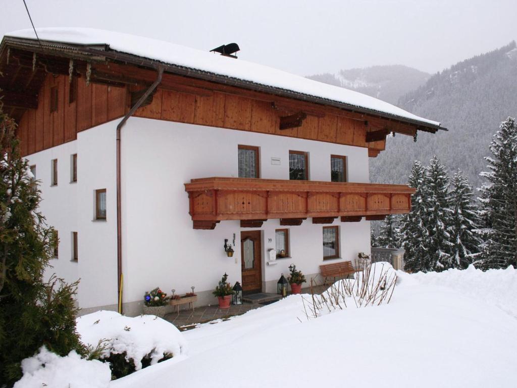Apartment in Fügenberg near Ski Slopes v zime