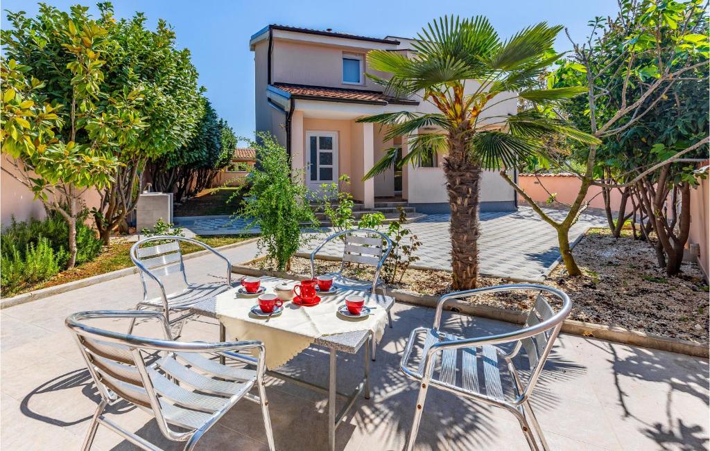 Two-Bedroom Apartment In Fazana