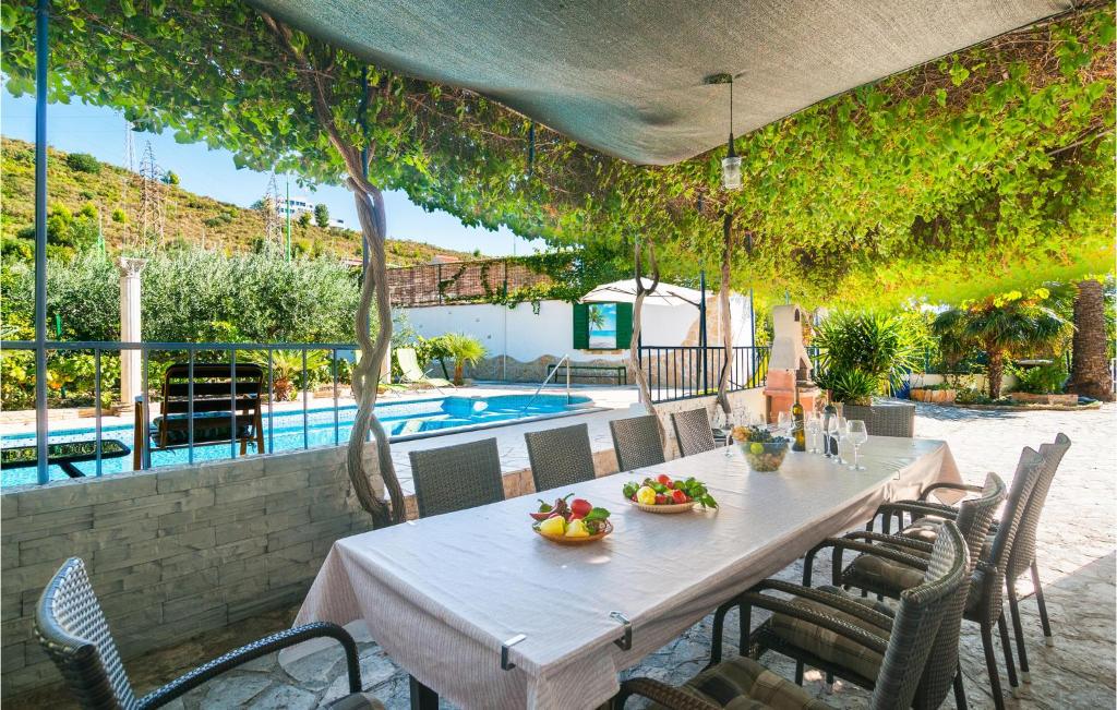 Bazén v ubytovaní Holiday Home Omiska I alebo v jeho blízkosti